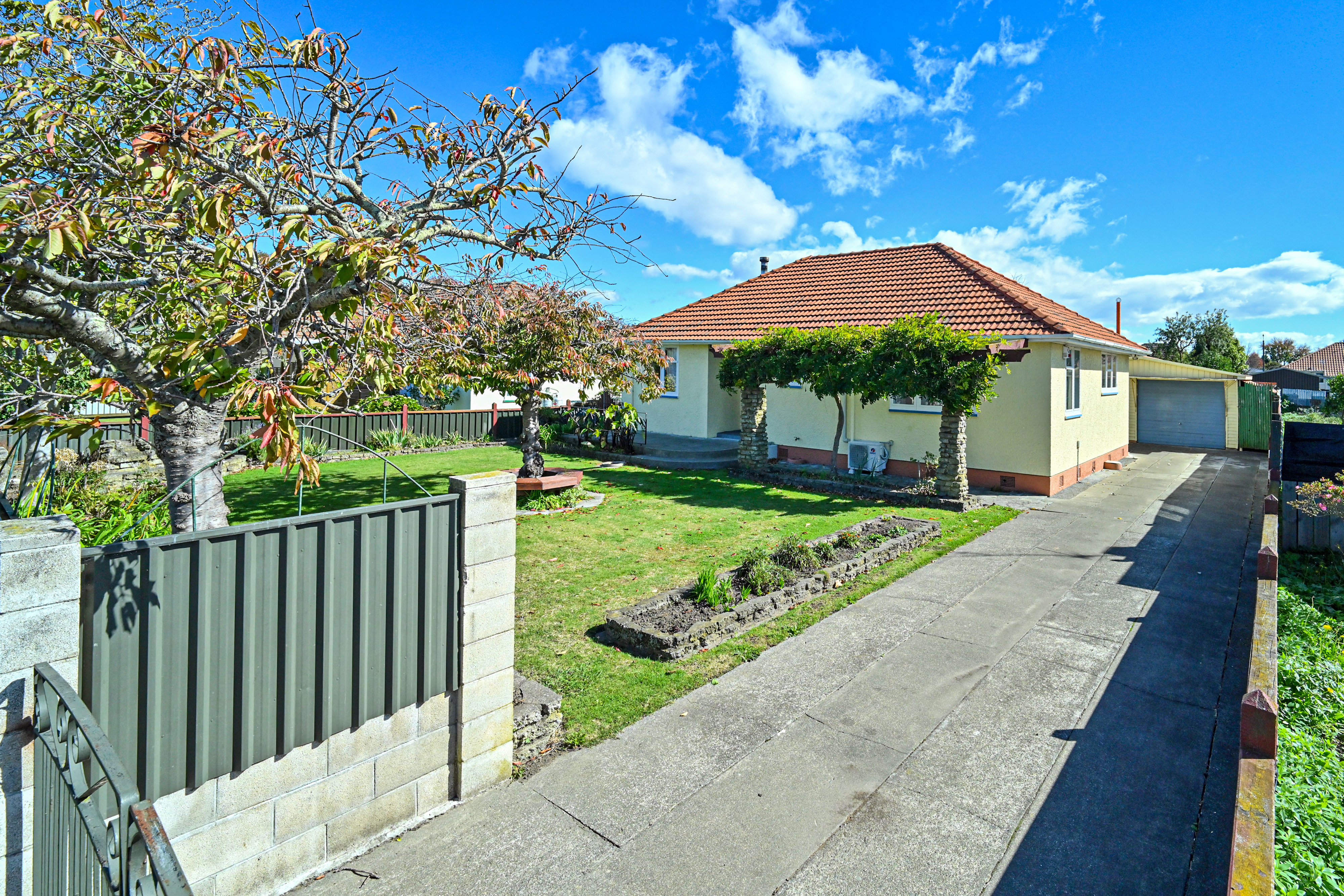 HVU225644